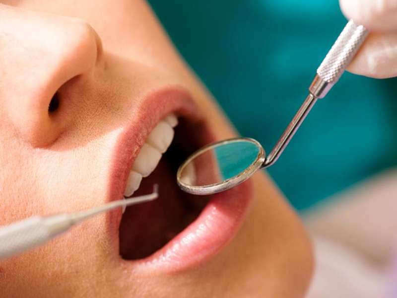 Diş Eti Çekilmesi Nasıl Tedavi Edilir?