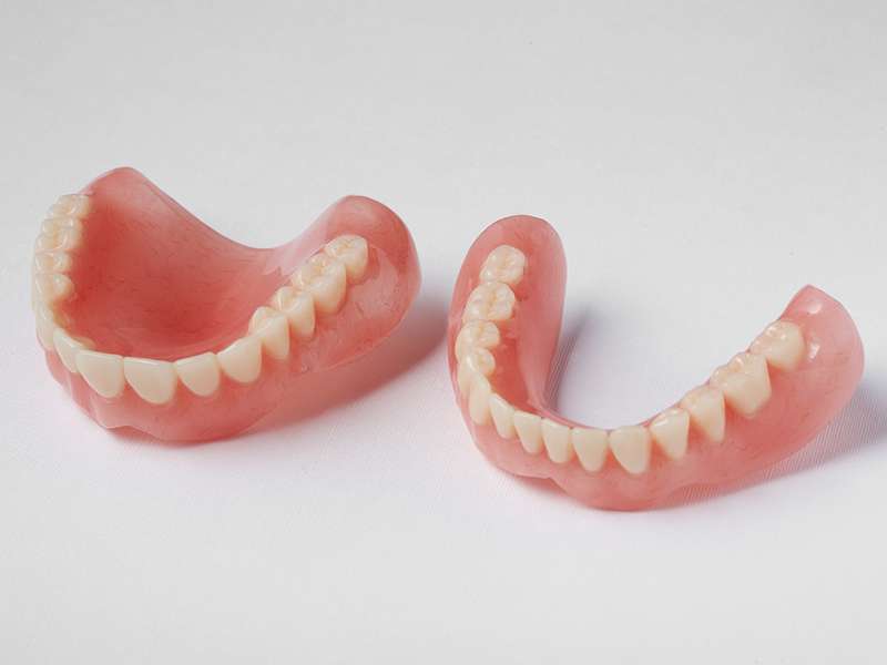 Protez Dişleri Nasıl Kullanmalıyız?